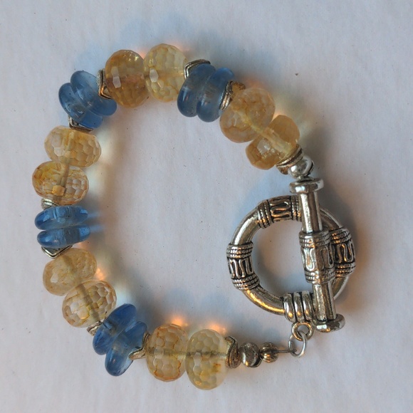 New Citrine and art glass bracelet. Handcrafted. 7" long. Toggle clasp - Picture 2 of 3